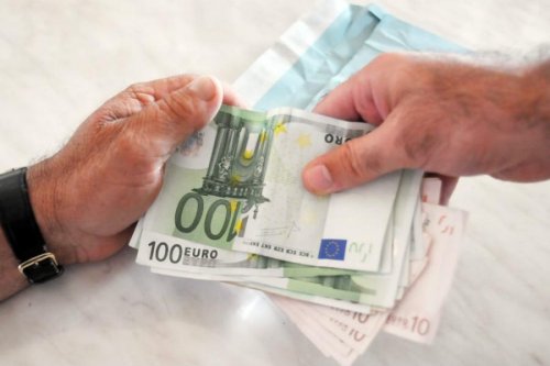 UHAPŠEN: Radnik Distribucije u Nišu primio mito od 1000 evra