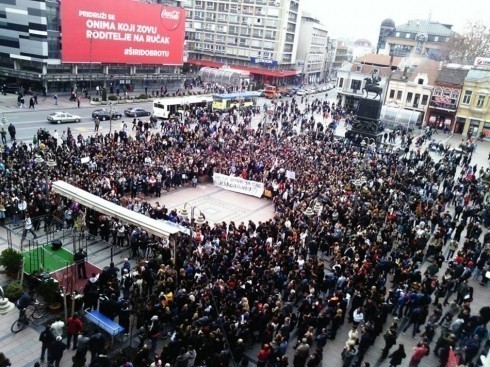 У Нишу хиљаде људи на протесту поводом убиства студента
