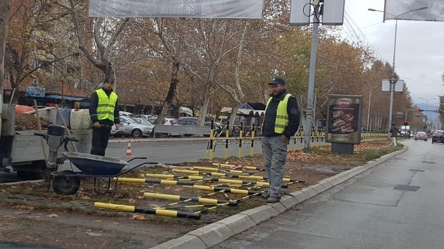 Пре свега сигурност: Обнавља се и додаје нова ограда на Булевару Немањића