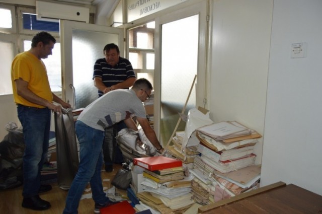 Оштро код Цветановића: И ове јесени "општинари" чистили своје канцеларије у Лесковцу