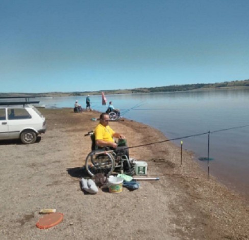 Na Vlasinskom jezeru održano takmčenje osoba sa paraplegijom u sportskom ribolovu
