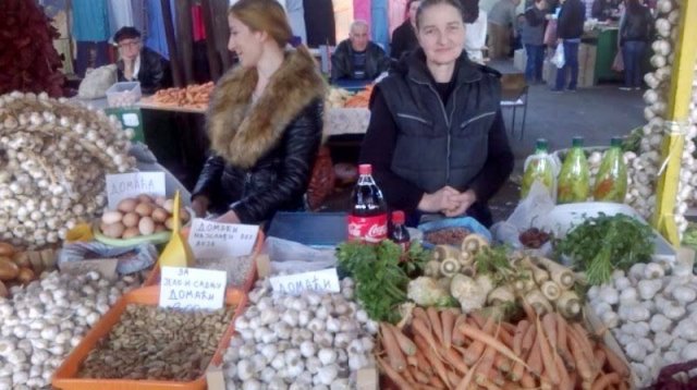 Домаћи пасуљ и бели лук купују и странци, Фото: Јужна Србија