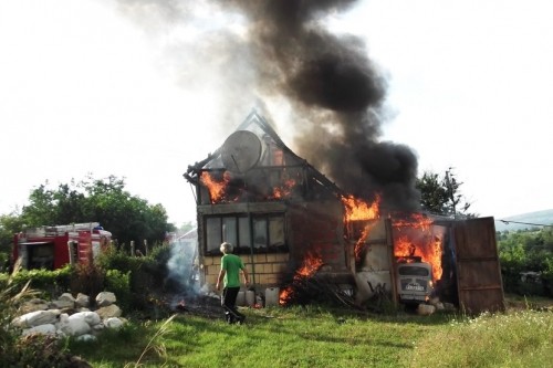 Гром запалио кућу у Пироту