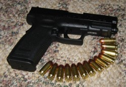 Пиштољ и хероин пронађени код малолетника