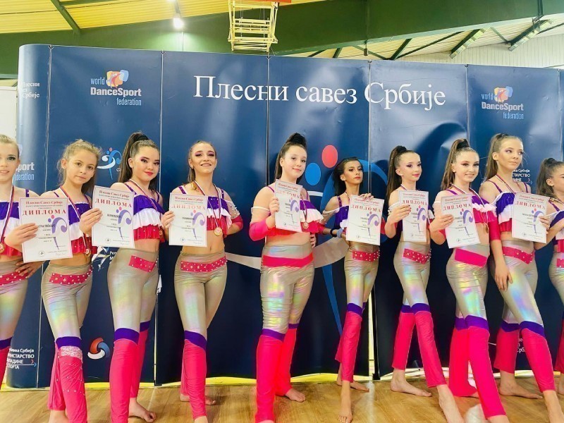 Na Turniru u Aranđelovcu 17 medalja za plesni klub iz Niša