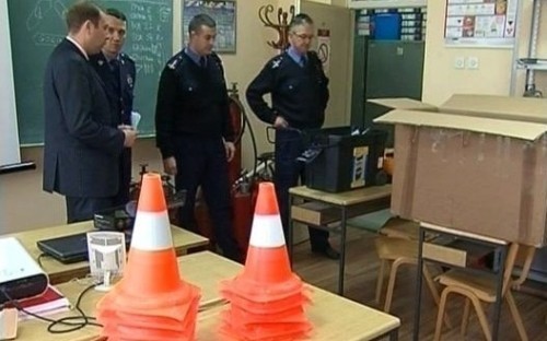 Савет за безбедност саобраћаја Ниша донирао нишкој полицији опрему за ноћно заустављање