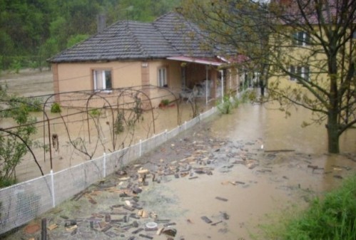 Zamućena voda u Kuršumliji, zabranjena za piće