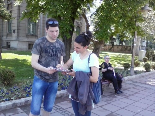 Прикупљање потписа у Нишу, Фото: Јужна Србија Инфо