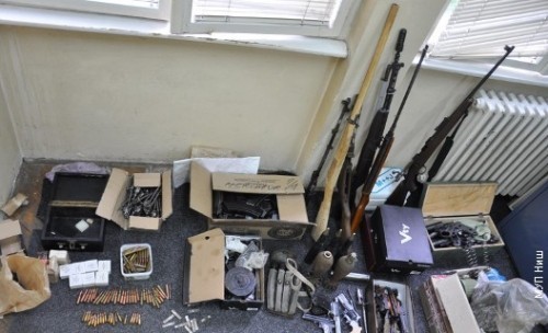 У стану Нишлије пронађено 30 пушака и 15 сигналних пиштоља