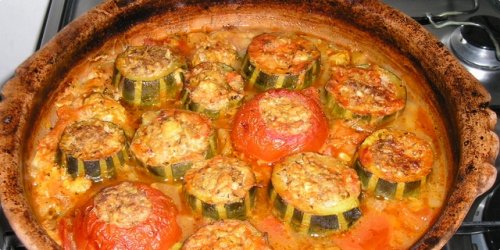 Стари рецепти из Ниша: Запечене пуњене тиквице са месом