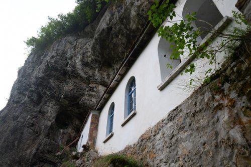 Разбојишки манастир