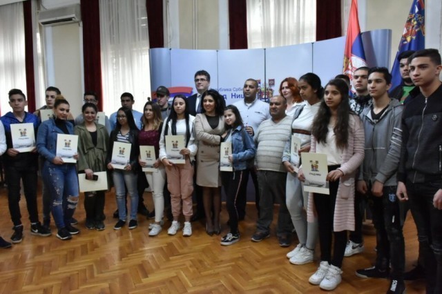 Стипендије за ученике ромске националности