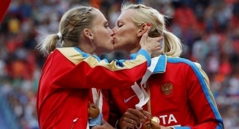 Западна пропаганда и пољубац руских атлетичарки