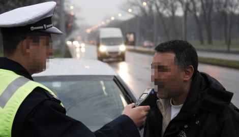 Пијани возач побегао полицији