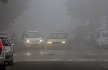 Zbog automobila sela u oblacima prašine