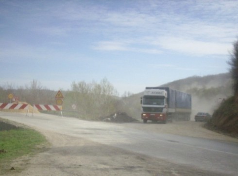 Meštani sela Krčmare blokirali put ka Kosovu