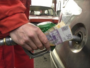 Цене горива стагнирају или благо падају
