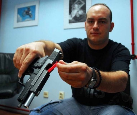 Niški policajac patentirao osigurač za pištolje