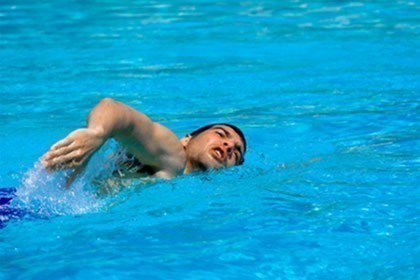 Студенати са инвалидитетом научили да пливају