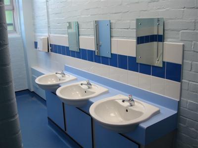 Обновљени тоалети у свим школама у Блацу