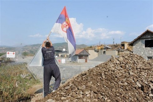 Албанци напали Србе камењем