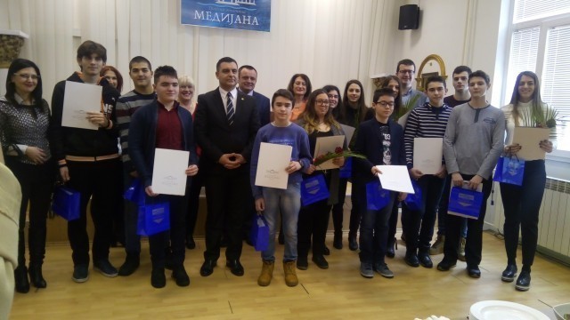 Studentske stipendije i učeničke nagrade "Komisije Sveta Petka" GO Medijana