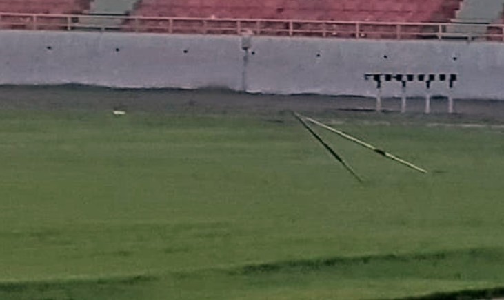 Atletičari kopljima i kuglama oštetiti fudbalski teren na stadionu "Čair"