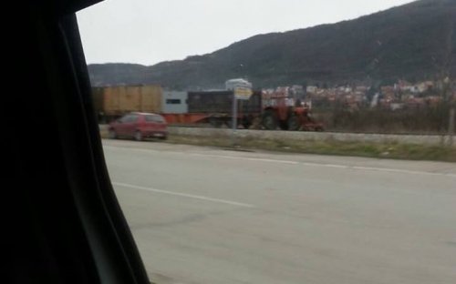 Brze pruge u Nišu uz pomoć traktora, Foto: B.Jovanović