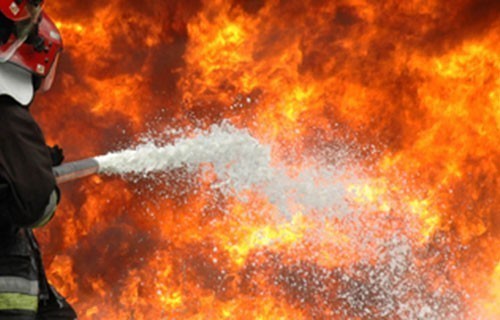 Leskovac: Ukrao bakar sa placa sekundarnih sirovina, pa zapalio kombi i kancelariju tog preduzeća