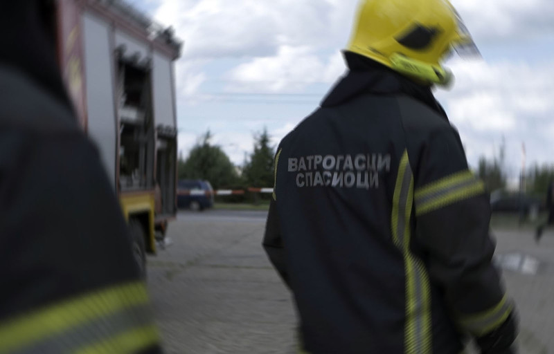 Пожар у магацинима у Нишу у оквиру "Електронске" локализован, ангажоване ватрогасне екипе