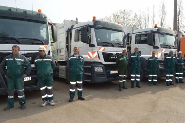 Лесковац: Пет нових камиона за одвоз смећа