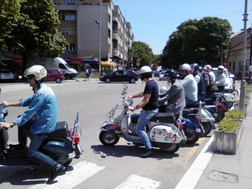 Vespisti na ulicama Niša, Foto: Južna Srbija Info