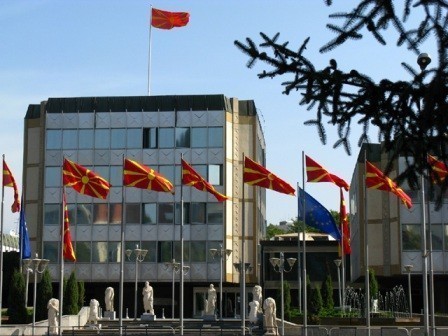 На зграду Владе у Скопљу испаљена два пројектила