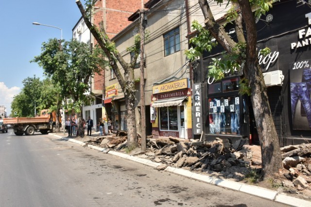 Реконструкција тротоара у Вождовој улици у Нишу