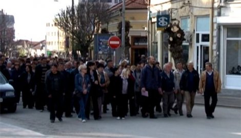 Радници одблокирали аутопут Ниш-Скопље код Врања