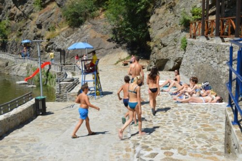 Počela sezona kupanja na Vučjanki kraj Leskovca