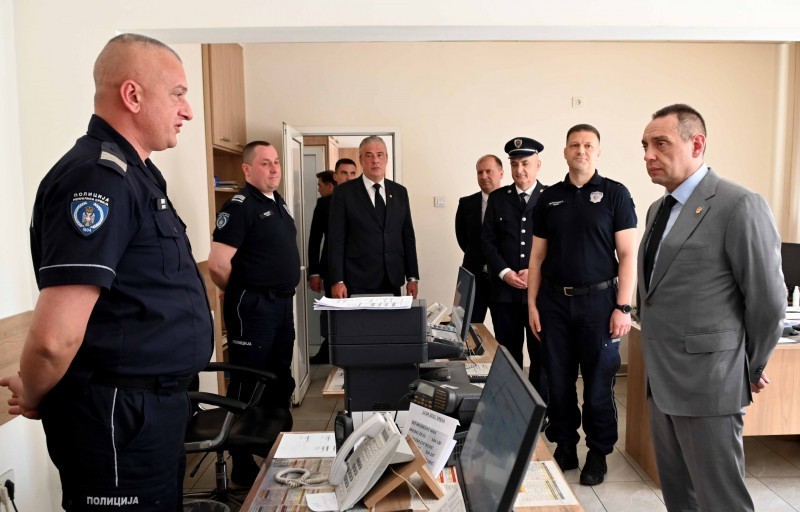 Министар Александар Вулин обишао Полицијску управу Ниш