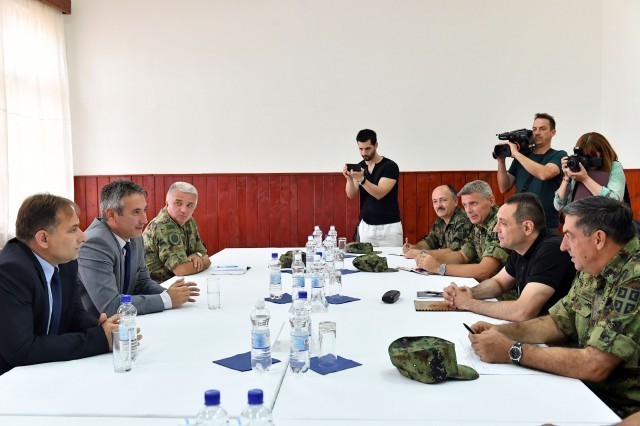 Vulin u Vranju: Plate će biti povećane za 10 procenata u Vojsci Srbije