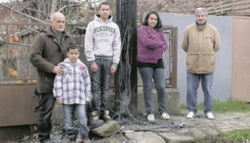Апсурд: Пет породица у мраку док не пронађу лопова