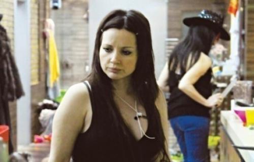 Mama joj boluje u Nišu dok ona uživa u Velikom bratu