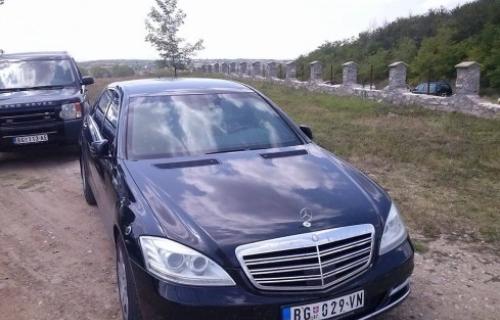 Председник Николић има појас, али не и налепницу