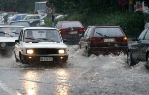 Jako nevreme paralisalo Niš