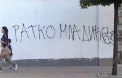 Графит "Ратко Младић" на џамији у Нишу