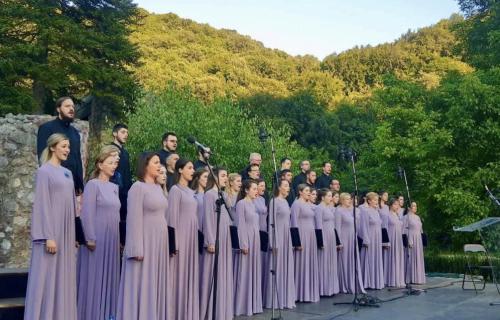 Hor „Branko“ iz Niša na Vidovdanskoj Liturgiji u Ravanici