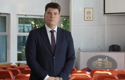 Nikolić prvi put za govornicom gradskog parlamenta
