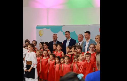 Официрски дом у Нишу је био место дружења најмлађих, родитеља и бројних учесника Дечјег сајма, манифестације посвећене деци, игри, креативности и породичним вредностима. Дечји сајам у Нишу окупио малишане и породице: „Најлепша слика једног града су деца“
