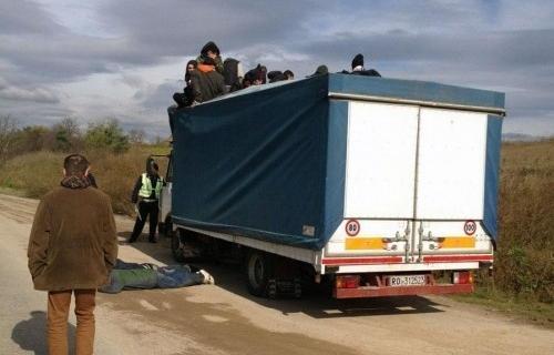 Илегални мигранти пронађени у камиону