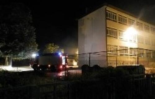 Požar u školskom dvorištu