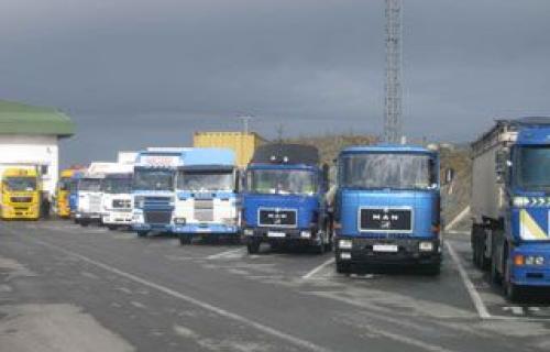 Камиони пети дан блокирани на Мердару
