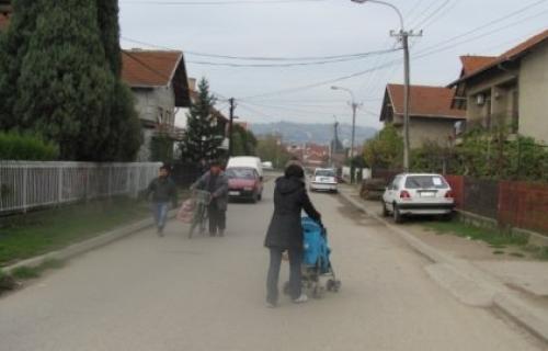Бахати возачи често упадају у дворишта